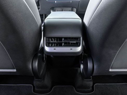 Used 2023 Tesla Model Y Performance AWD/4WD image 19