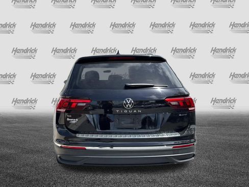 Used 2024 Volkswagen Tiguan SE w/ Panoramic Sunroof Package image 48