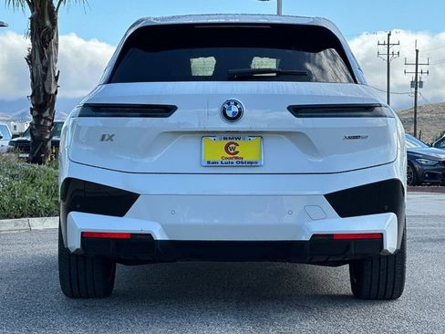 Used 2024 BMW iX xDrive50 w/ Sport Package AWD/4WD image 4