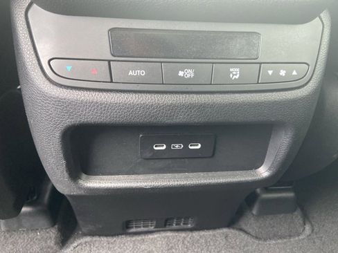 Used 2025 Honda Pilot EX-L image 39
