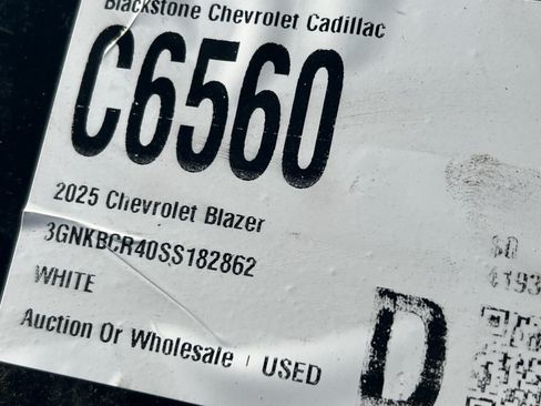 Used 2025 Chevrolet Blazer LT FWD image 3