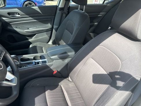 Used 2025 Nissan Altima 2.5 SV AWD/4WD image 12