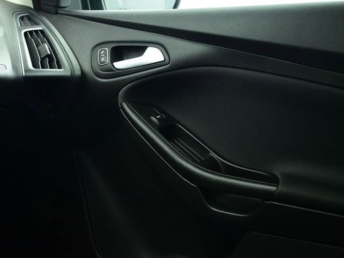 Used 2018 Ford Focus SE image 45