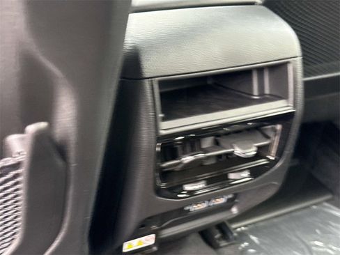 New 2025 Jeep Grand Cherokee Altitude image 17