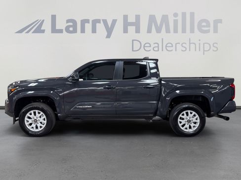 Certified 2025 Toyota Tacoma SR5 AWD/4WD image 2
