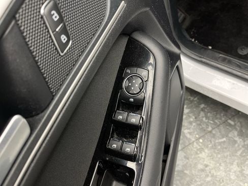 Used 2018 Ford Edge SEL image 8