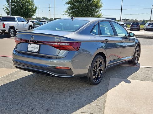 New 2025 Volkswagen Jetta SE image 4