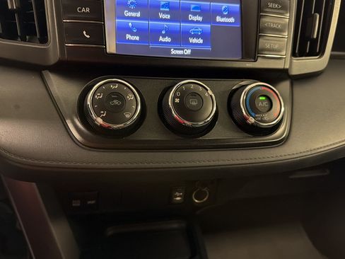 Used 2017 Toyota RAV4 LE FWD image 26