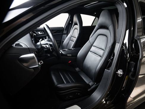 Certified 2023 Porsche Panamera image 5