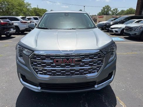 Used 2024 GMC Terrain Denali w/ Denali Premium Package AWD/4WD image 2