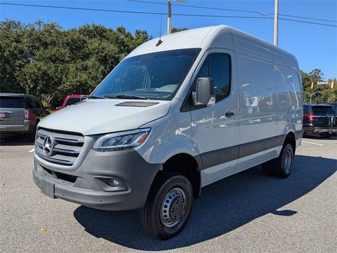 Used 2024 Mercedes-Benz Sprinter 144 Cargo image 9