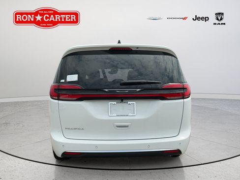 New 2027 Chrysler Pacifica Pinnacle w/ Theater Group FWD image 5