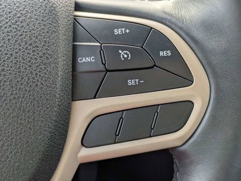 Used 2018 Jeep Cherokee Limited image 27