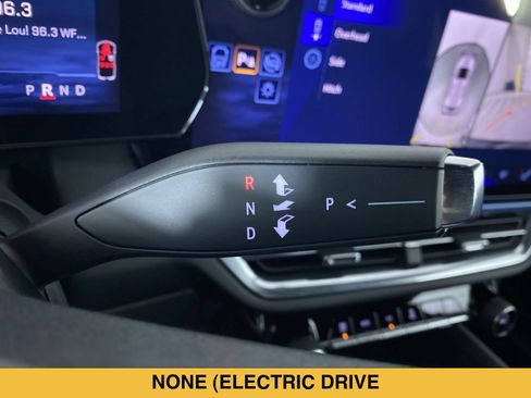 Certified 2024 Chevrolet Equinox EV LT FWD image 8