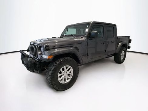 Used 2023 Jeep Gladiator Sport image 3