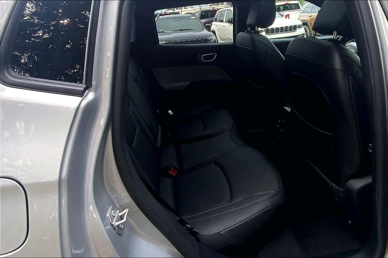 Used 2025 Jeep Compass Limited w/ Sun & Sound Group AWD/4WD image 16
