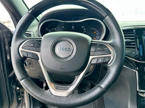 Used 2019 Jeep Grand Cherokee Overland AWD/4WD image 18
