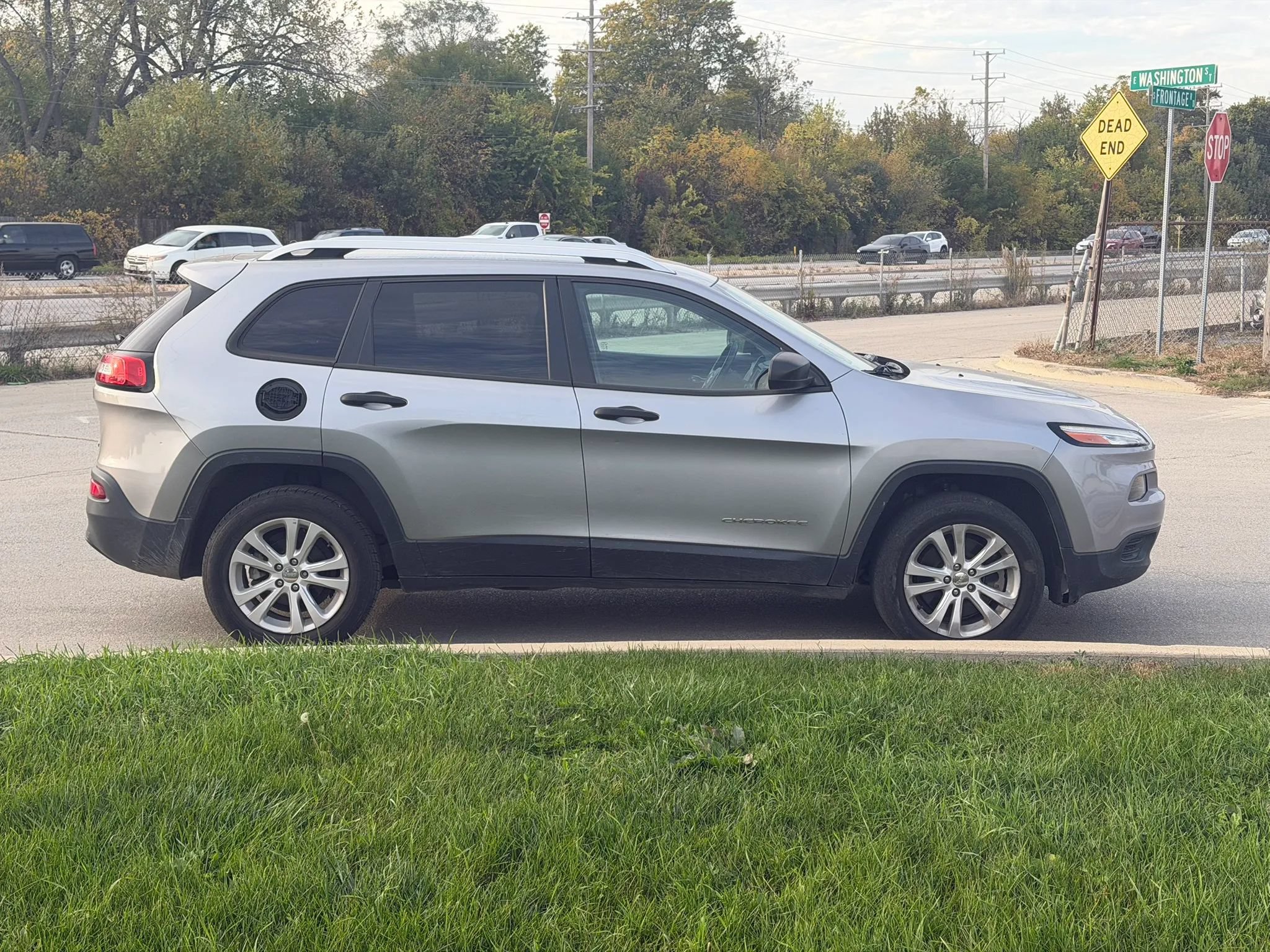 Used 2015 Jeep Cherokee Sport FWD image 6