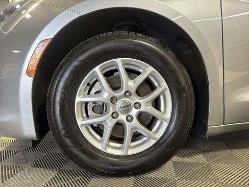 Used 2021 Chrysler Voyager Lxi image 12