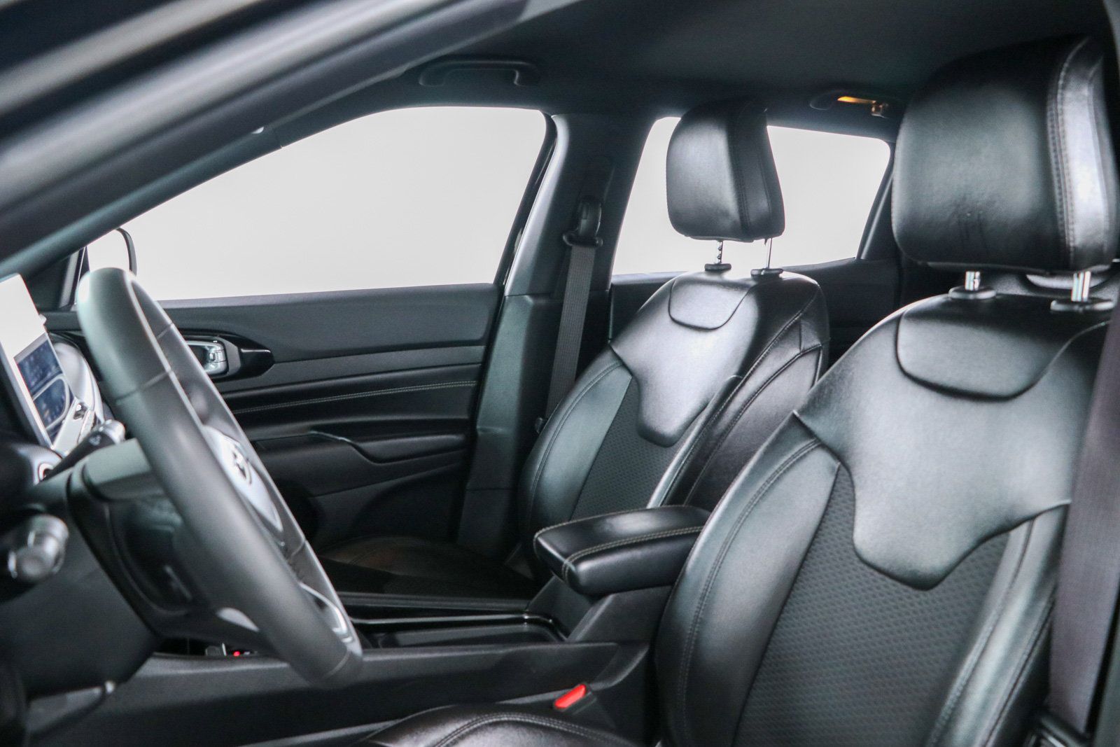 Used 2022 Jeep Compass Latitude FWD image 23