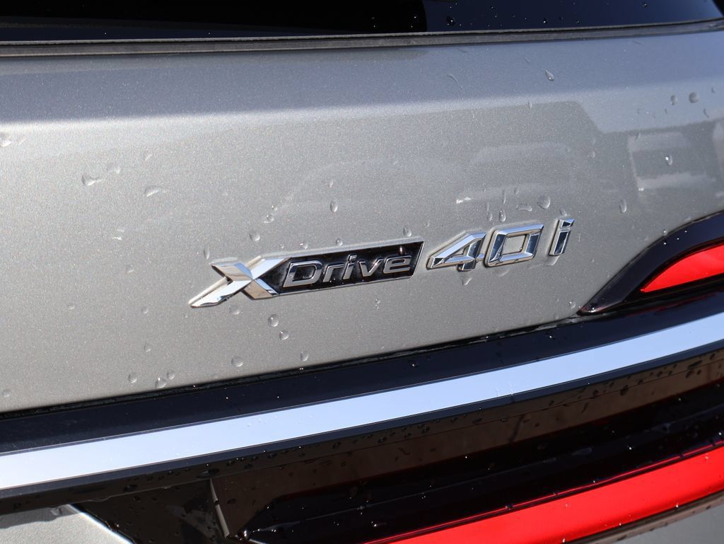Used 2024 BMW X7 xDrive40i w/ Premium Package AWD/4WD image 9