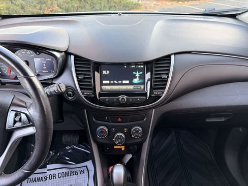Used 2017 Chevrolet Trax LT w/ LT Convenience Package image 18