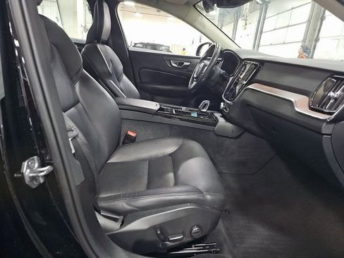 Used 2022 Volvo S60 T8 Inscription image 5