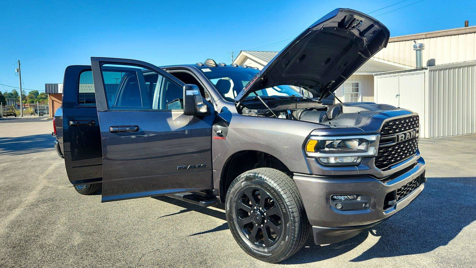 Used 2024 RAM 2500 Big Horn w/ Night Edition AWD/4WD image 4