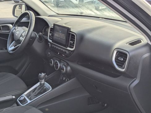 Used 2025 Hyundai Venue SEL FWD image 27