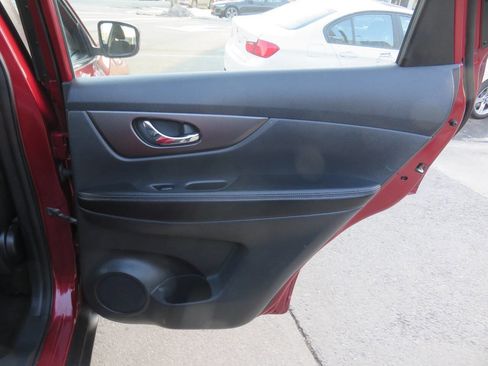 Used 2016 Nissan Rogue S image 27