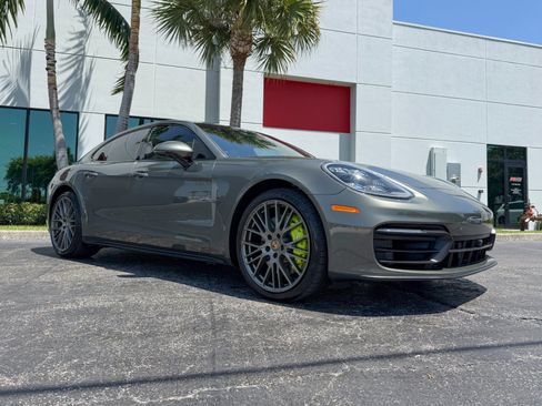 Used 2022 Porsche Panamera 4 Platinum Edition AWD/4WD image 7