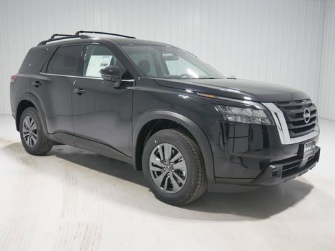 New 2025 Nissan Pathfinder SV image 3