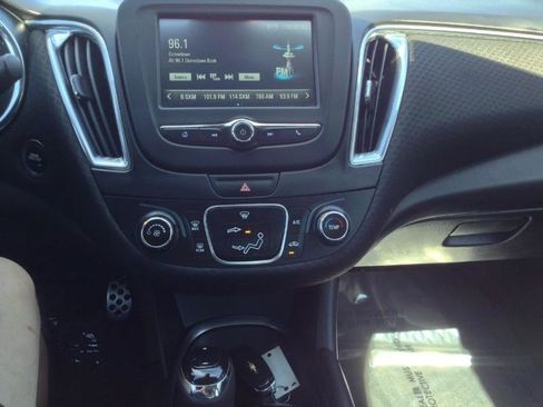Used 2017 Chevrolet Malibu LT FWD image 15