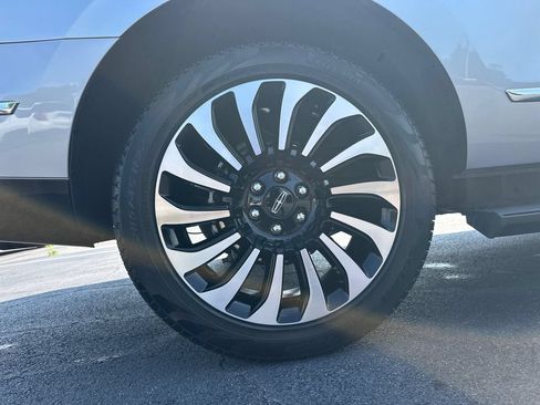 Used 2024 Lincoln Navigator Black Label AWD/4WD image 18
