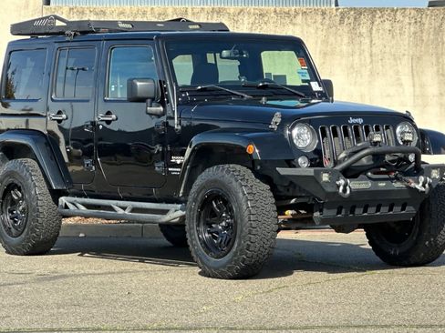 Used 2018 Jeep Wrangler Unlimited Sahara image 5