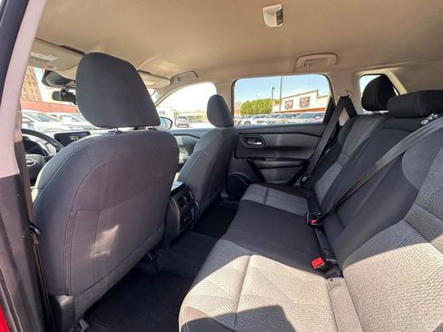 Certified 2025 Nissan Rogue SV image 17