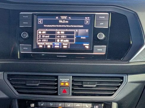 Used 2024 Volkswagen Jetta SE FWD image 21