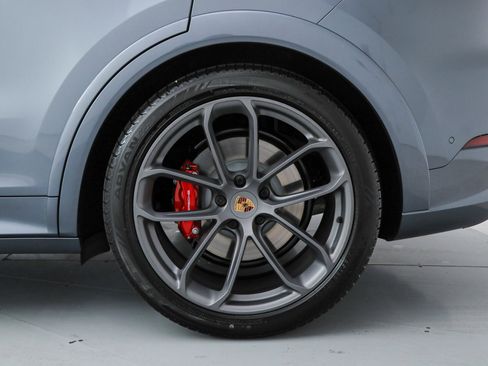 Used 2026 Porsche Cayenne GTS image 38