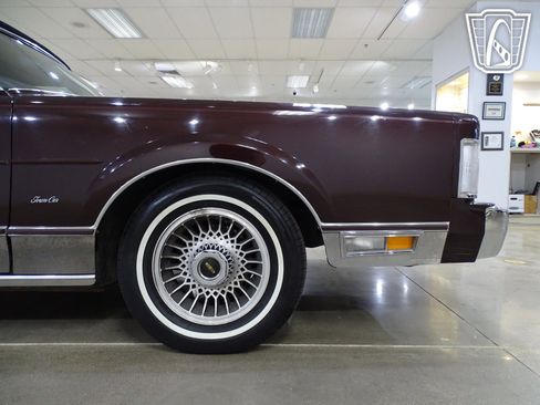 Used 1988 Lincoln Town Car image 34