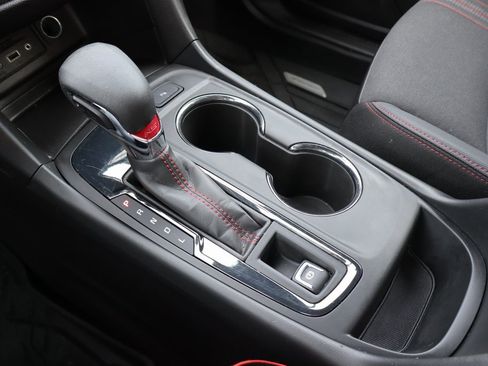 Used 2022 Chevrolet Equinox RS w/ Infotainment Package image 7