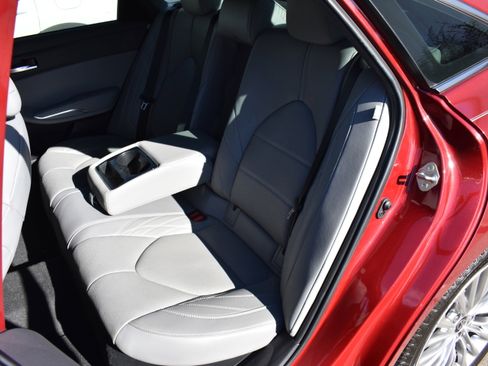 Used 2020 Toyota Avalon Limited image 30