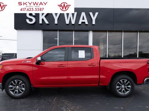 Used 2025 Chevrolet Silverado 1500 LT AWD/4WD image 2
