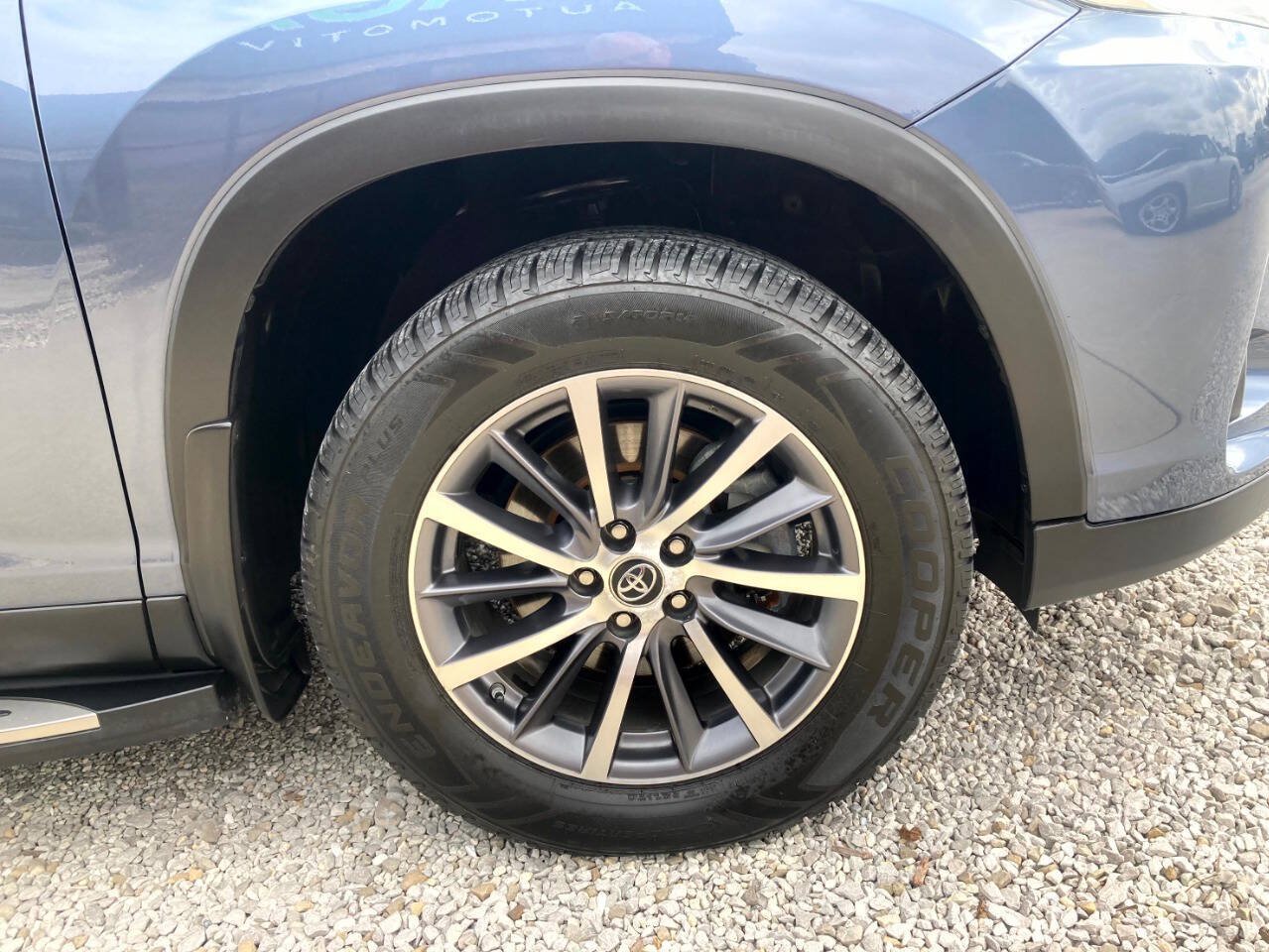Used 2019 Toyota Highlander XLE FWD image 26
