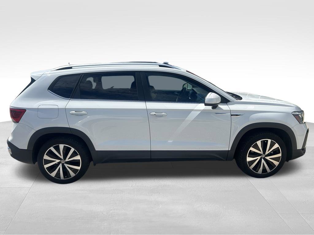 Used 2022 Volkswagen Taos SE FWD image 3