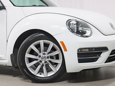Used 2019 Volkswagen Beetle 2.0T SE FWD image 5