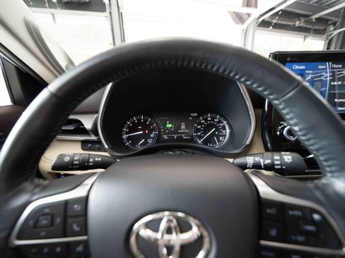 Used 2020 Toyota Highlander Limited AWD/4WD image 15