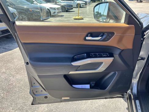 Used 2022 Nissan Pathfinder Platinum w/ Cargo Package image 15