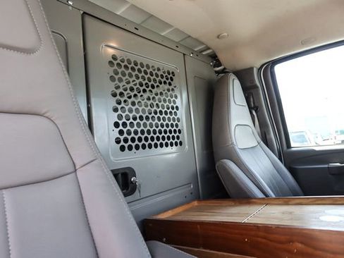 Used 2022 GMC Savana 2500 w/ Chrome Appearance Package RWD image 26