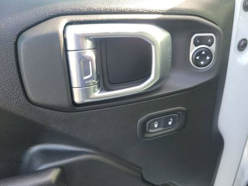 Certified 2025 Jeep Gladiator Sport AWD/4WD image 22