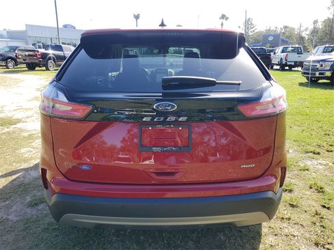 Used 2024 Ford Edge SEL image 9
